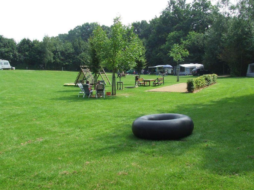 Holiday Home Ossa Basecamp Sint Odilienberg Bilik gambar